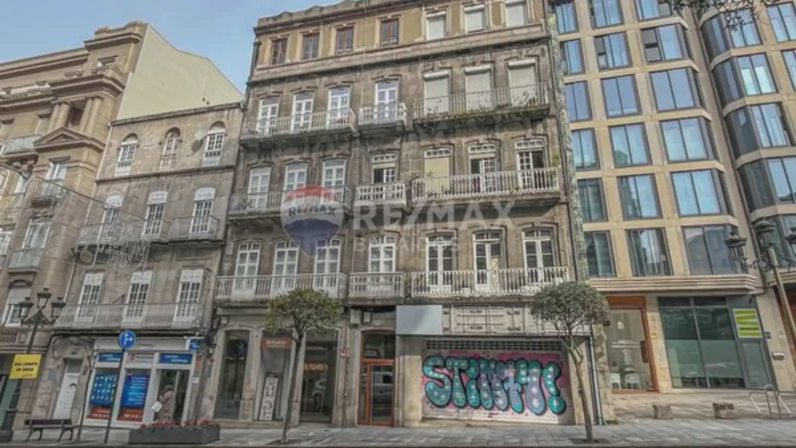 Commercial for sale in Vigo - € 590,000 (Ref: 9745837)