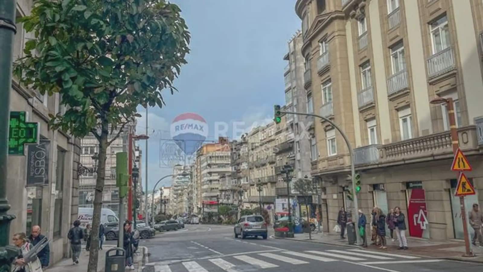 Commercial for sale in Vigo - € 590,000 (Ref: 9745837)