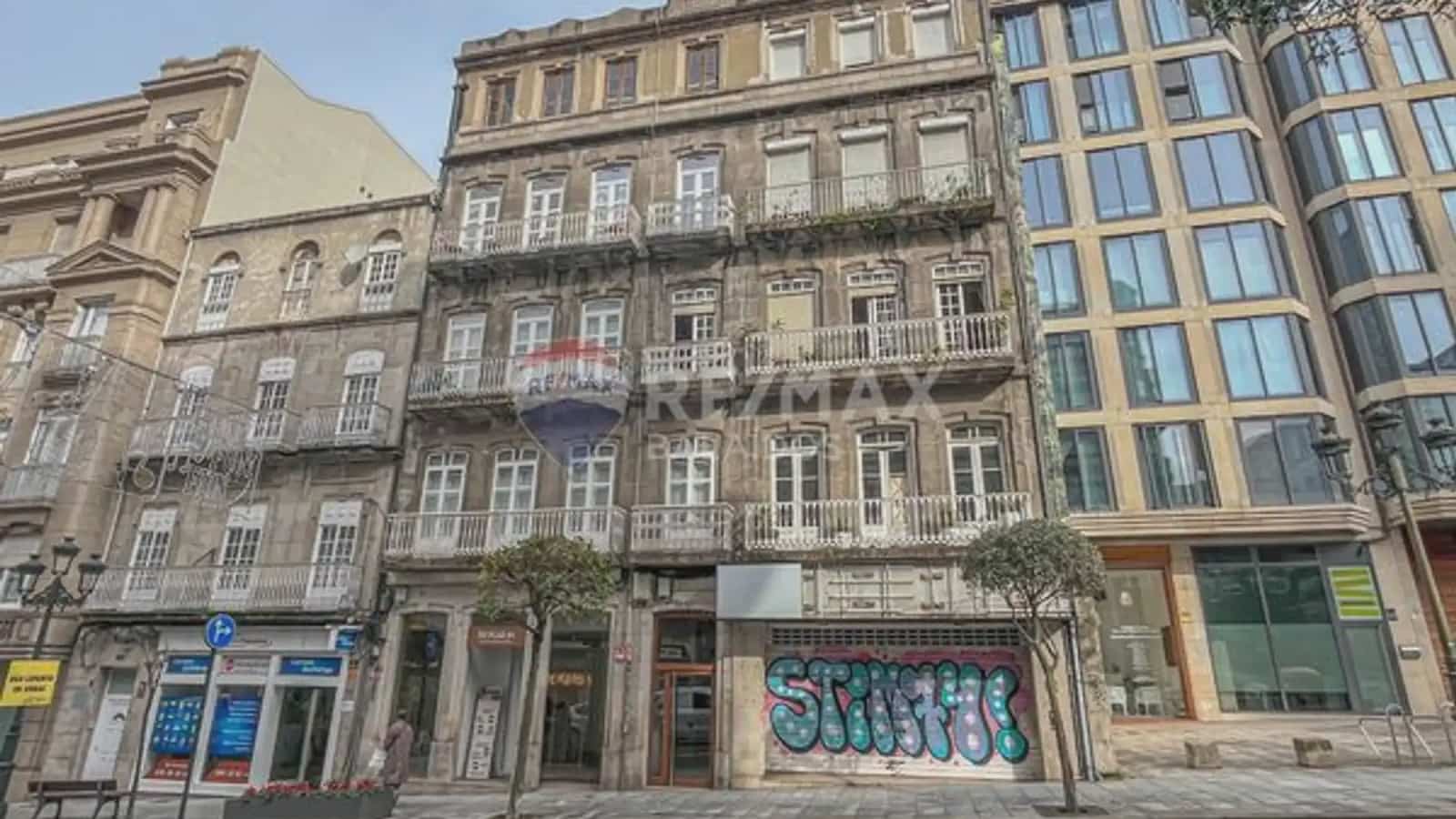 Commercial for sale in Vigo - € 590,000 (Ref: 9745837)