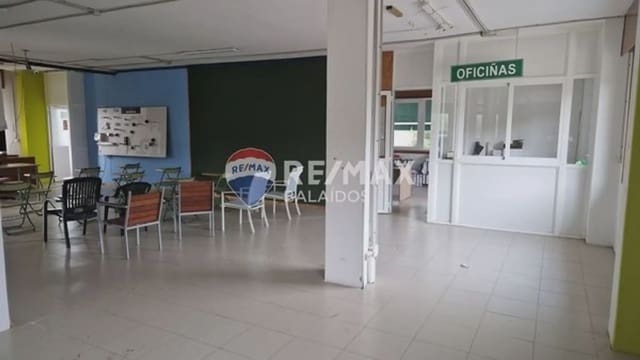 Kaupallinen myytävänä paikassa Vigo - 900 000 € (Ref: 9745838)