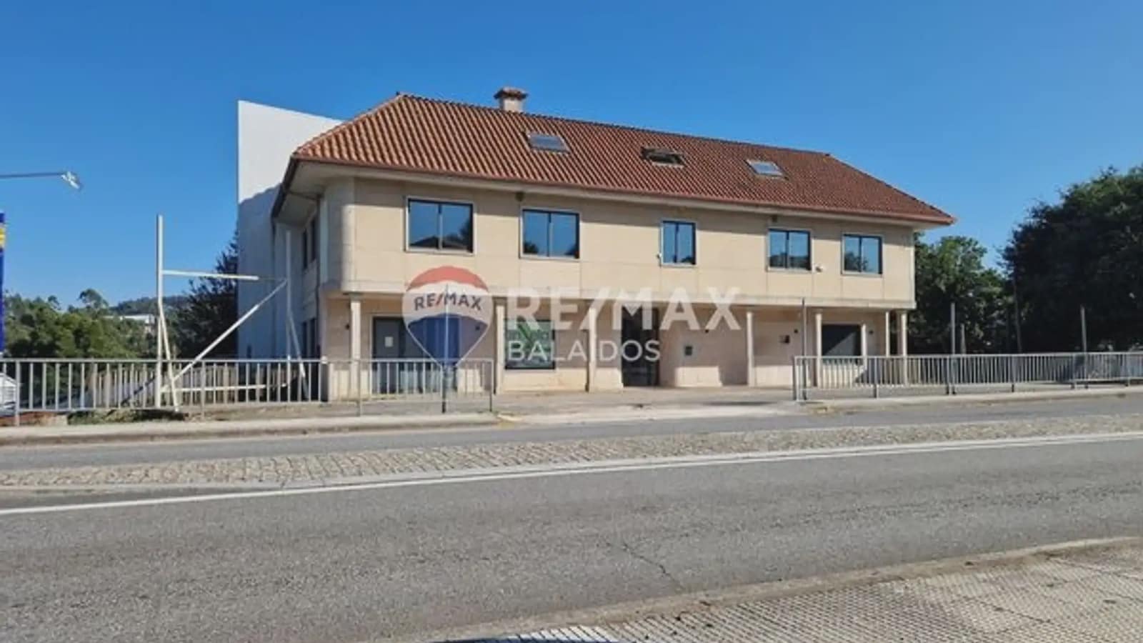 Commercial for sale in Vigo - € 900,000 (Ref: 9745838)