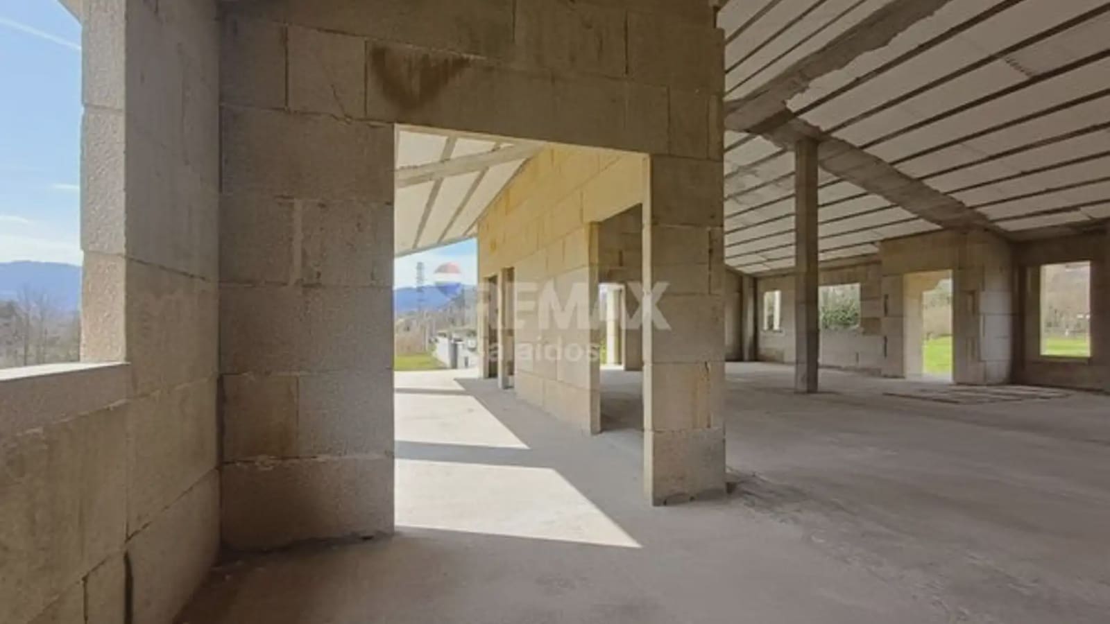 3 bedroom Villa for sale in O Porrino with garage - € 255,000 (Ref: 9745840)