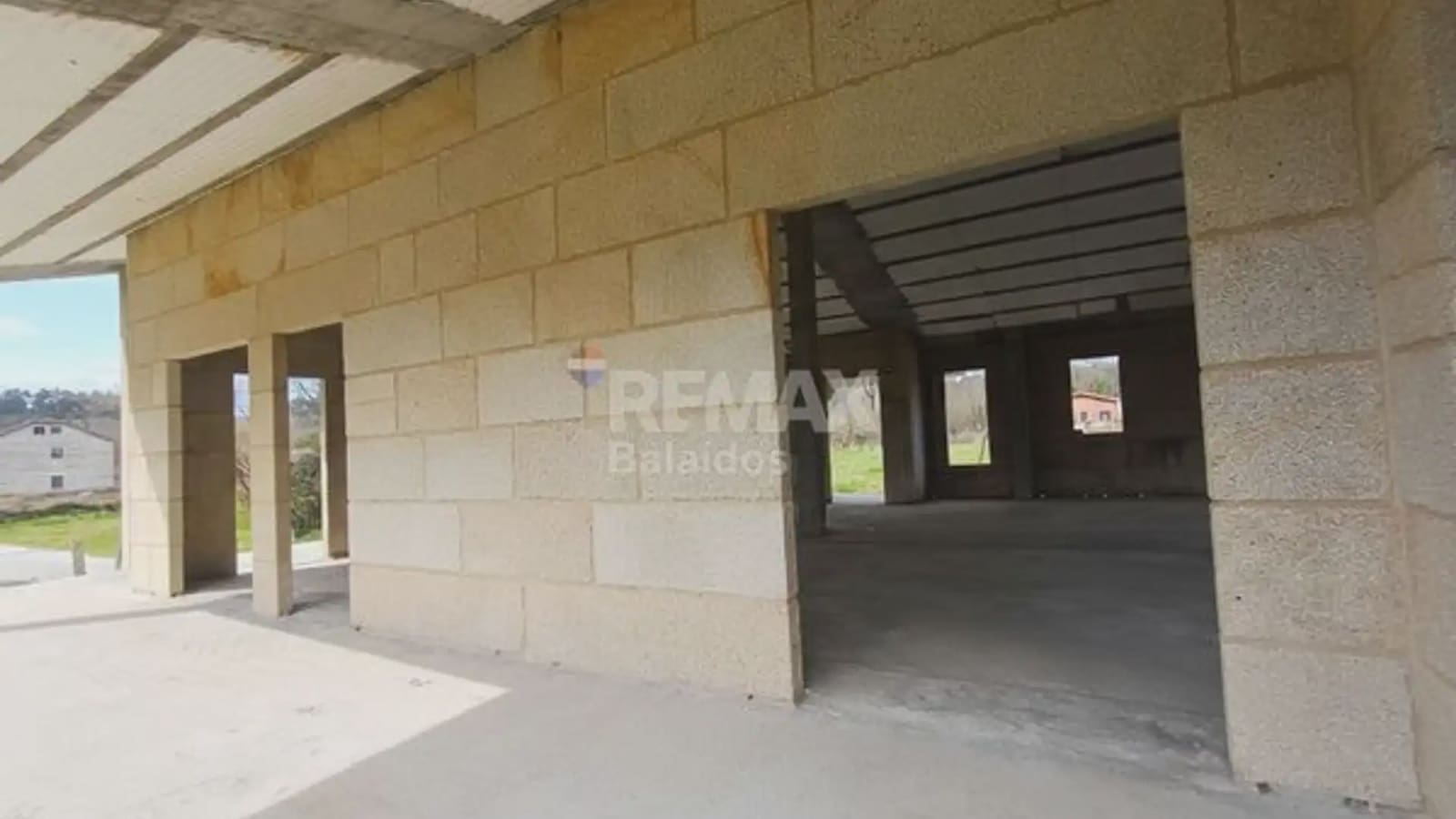 3 bedroom Villa for sale in O Porrino with garage - € 255,000 (Ref: 9745840)