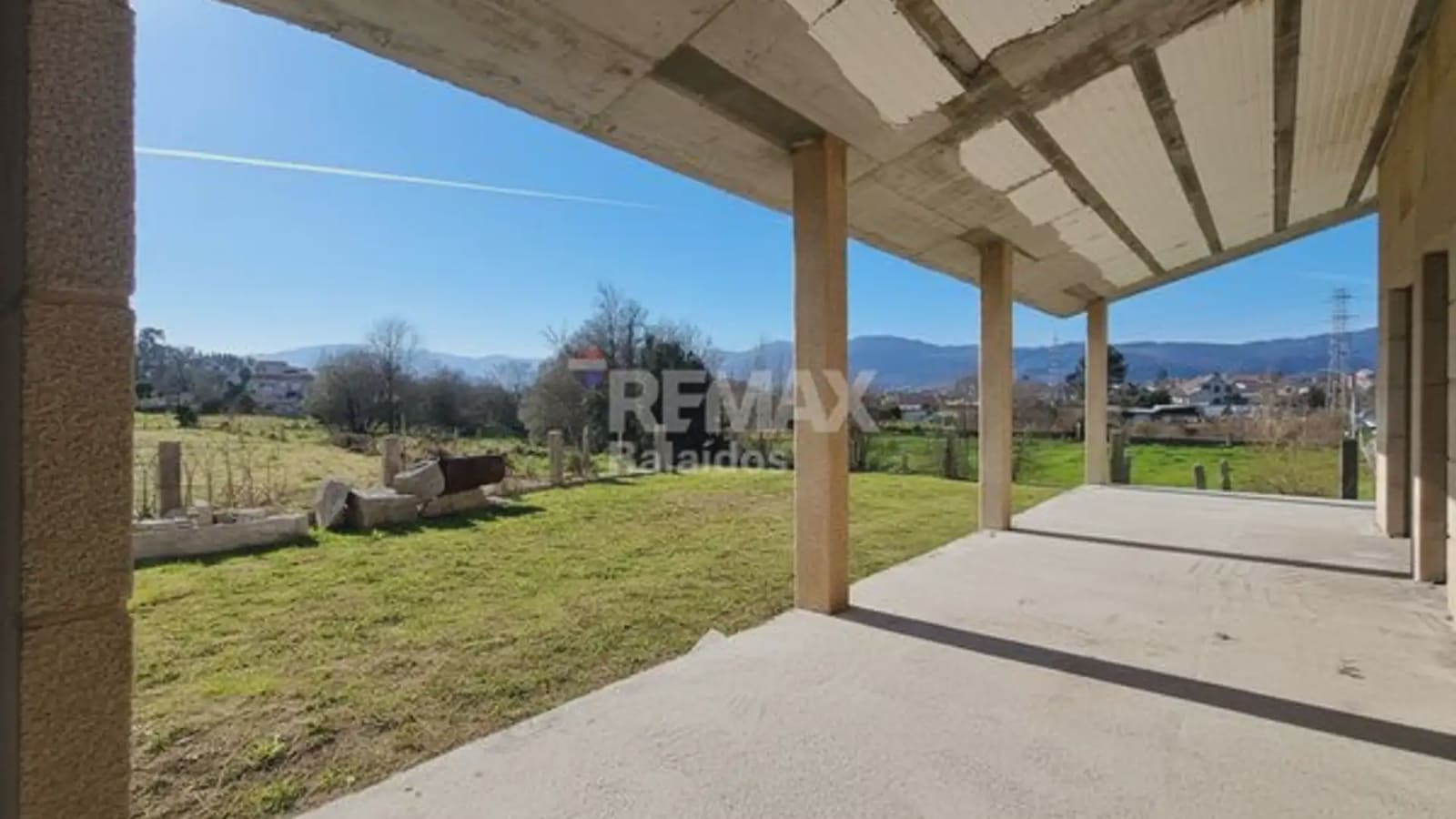 3 bedroom Villa for sale in O Porrino with garage - € 255,000 (Ref: 9745840)