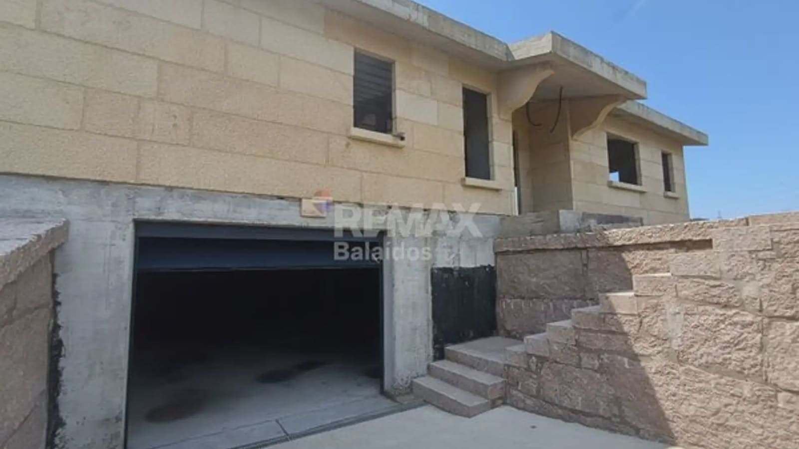 3 bedroom Villa for sale in O Porrino with garage - € 255,000 (Ref: 9745840)