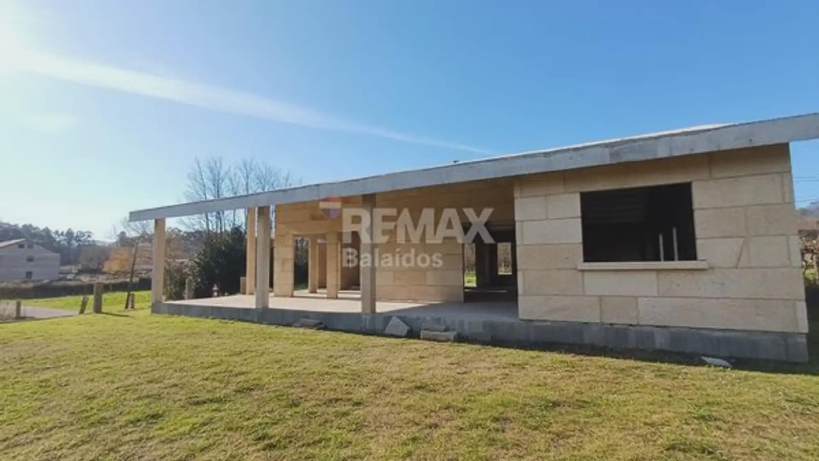 3 bedroom Villa for sale in O Porrino with garage - € 255,000 (Ref: 9745840)