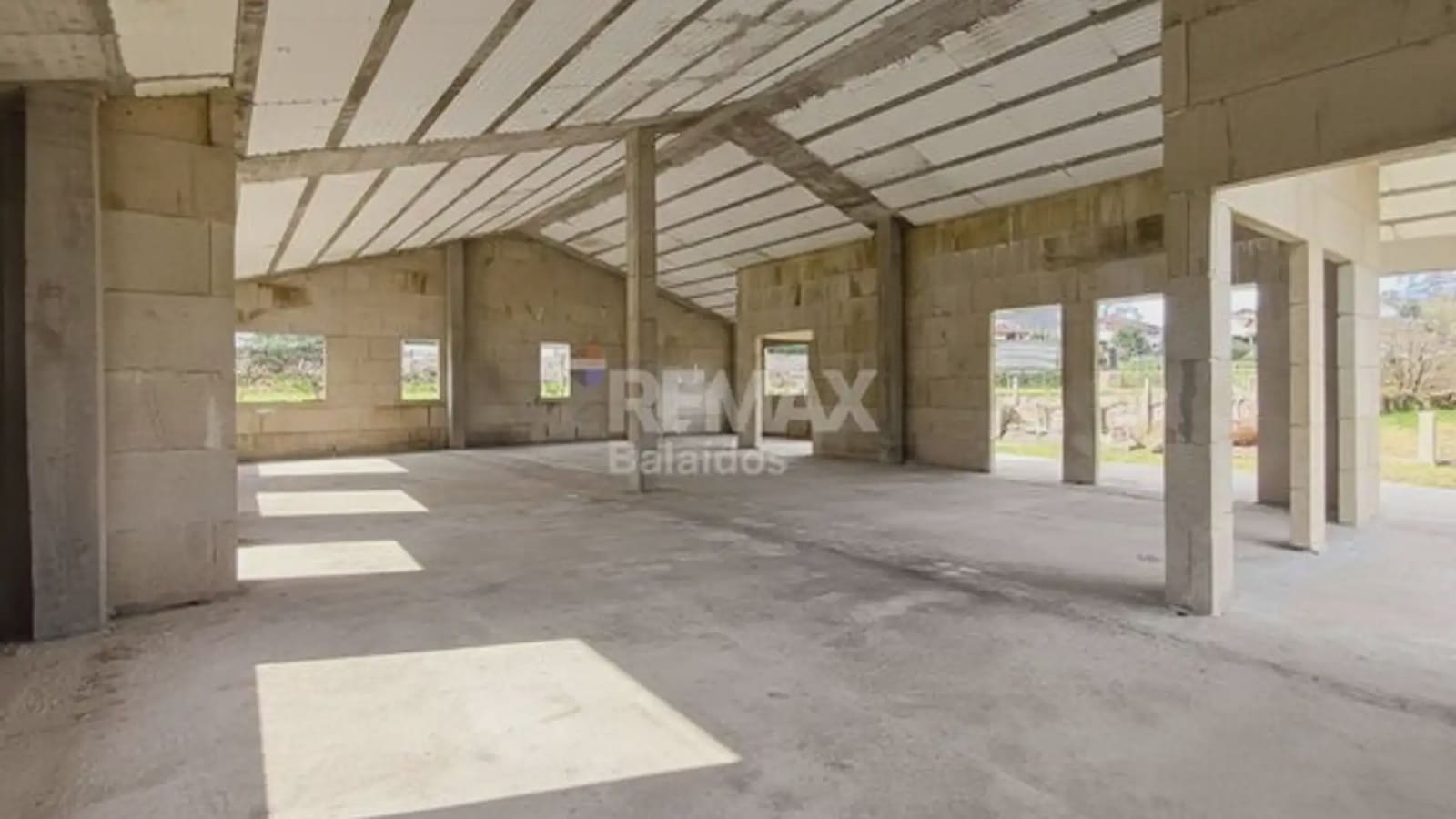 3 bedroom Villa for sale in O Porrino with garage - € 255,000 (Ref: 9745840)