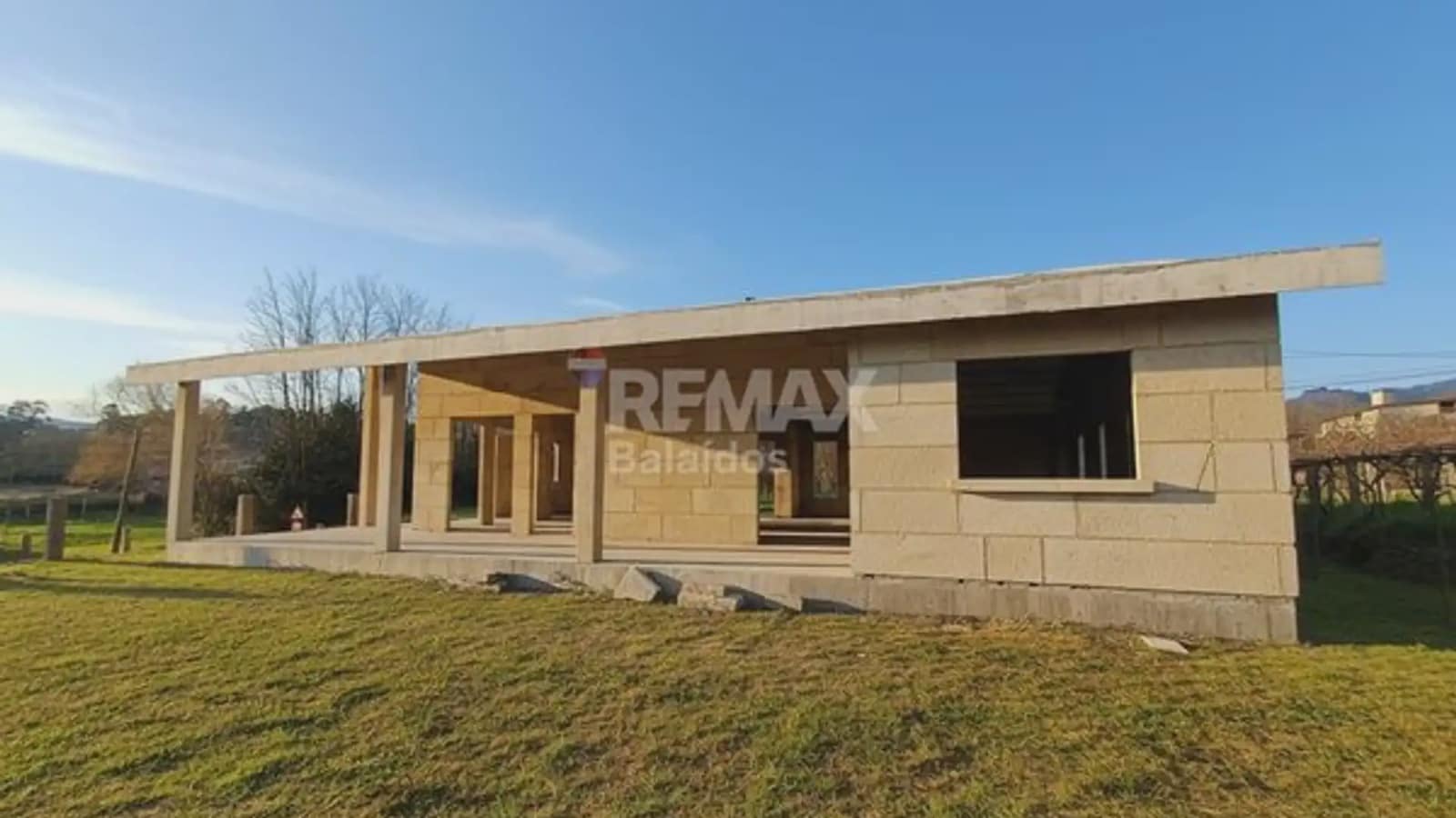 3 bedroom Villa for sale in O Porrino with garage - € 255,000 (Ref: 9745840)