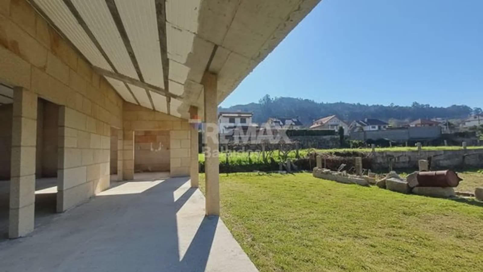 3 bedroom Villa for sale in O Porrino with garage - € 255,000 (Ref: 9745840)