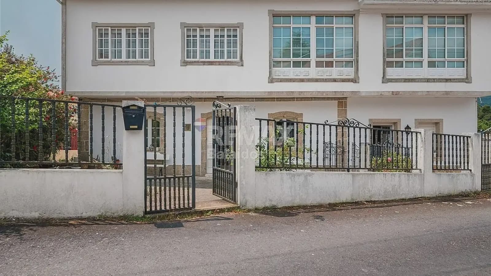 7 bedroom Finca/Country House for sale in A Pobra do Caraminal - € 340,000 (Ref: 9745841)