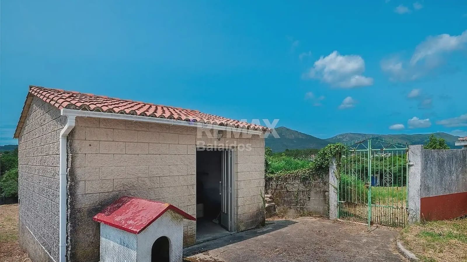 7 bedroom Finca/Country House for sale in A Pobra do Caraminal - € 340,000 (Ref: 9745841)