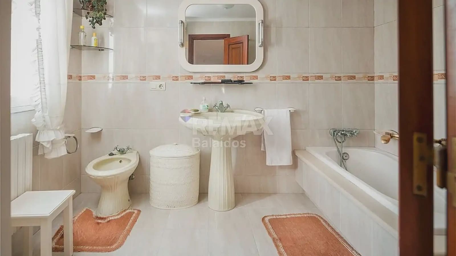 7 bedroom Finca/Country House for sale in A Pobra do Caraminal - € 340,000 (Ref: 9745841)