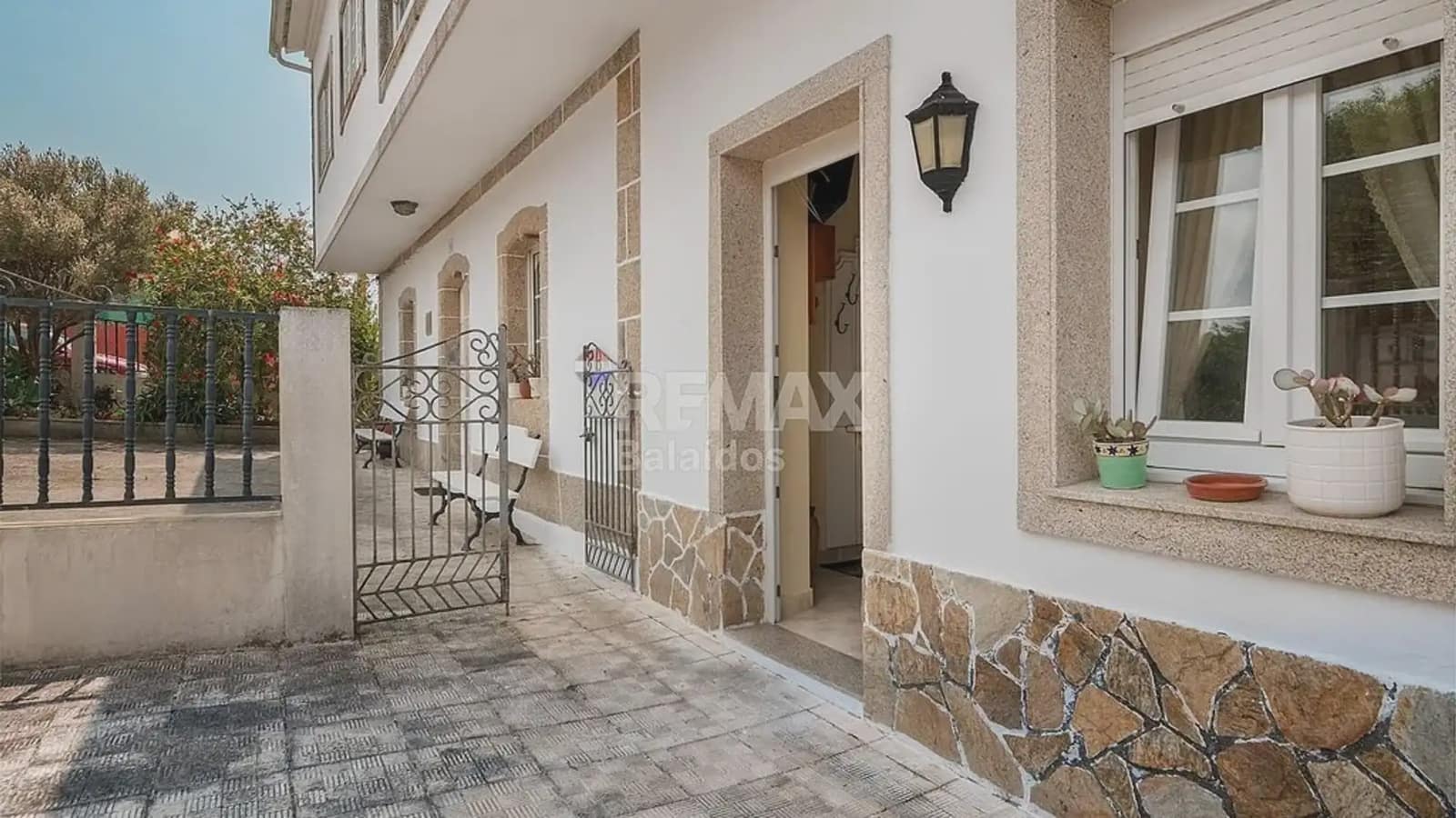 7 bedroom Finca/Country House for sale in A Pobra do Caraminal - € 340,000 (Ref: 9745841)