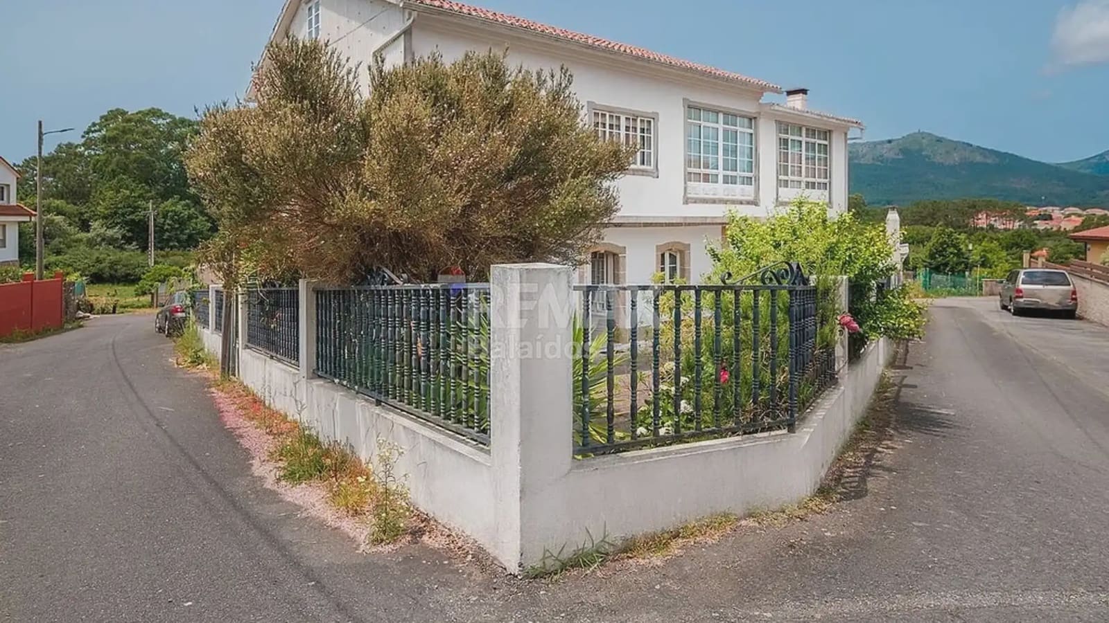 7 bedroom Finca/Country House for sale in A Pobra do Caraminal - € 340,000 (Ref: 9745841)