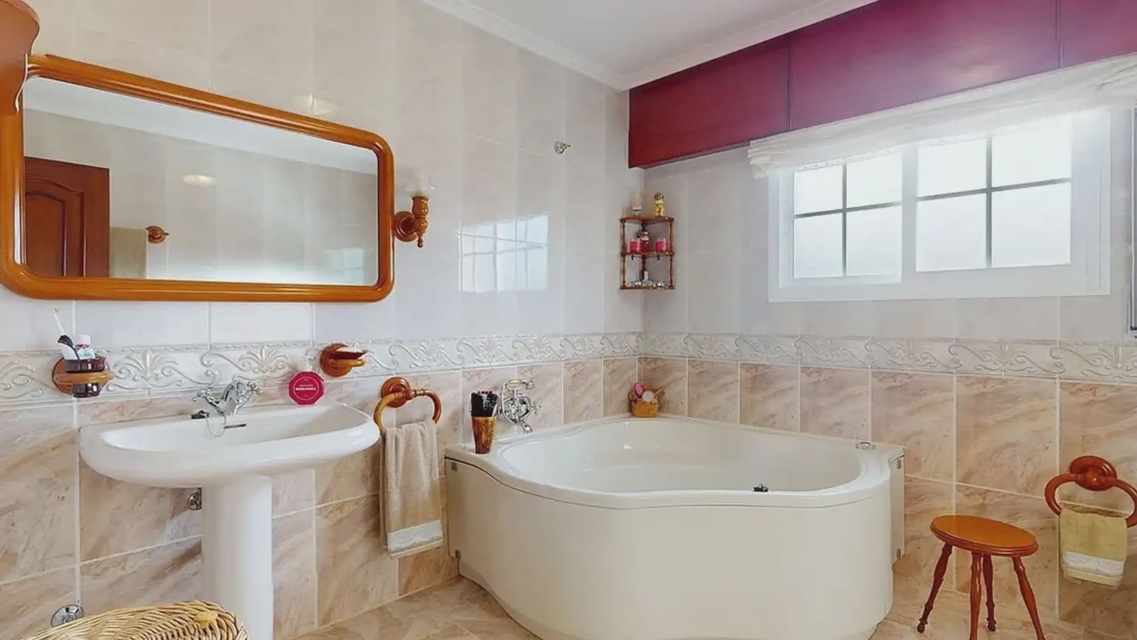 5 bedroom Villa for sale in Ponteareas with garage - € 425,000 (Ref: 9745842)