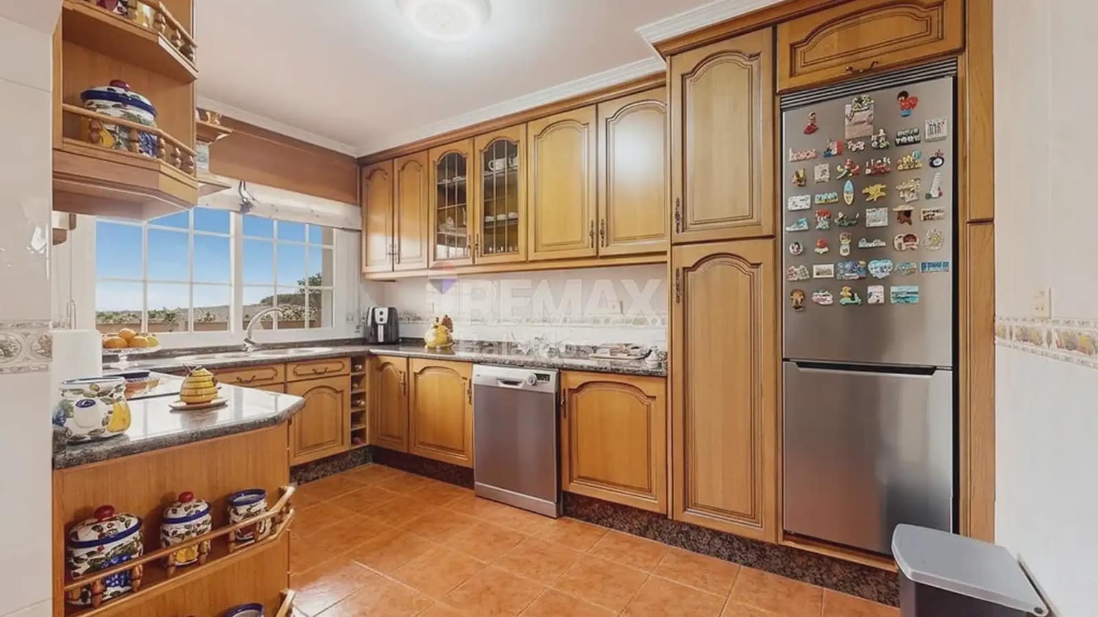 5 bedroom Villa for sale in Ponteareas with garage - € 425,000 (Ref: 9745842)