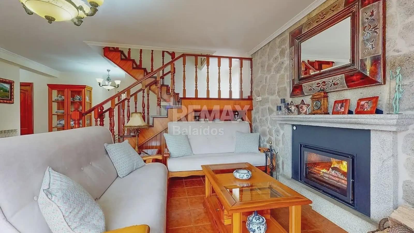 5 bedroom Villa for sale in Ponteareas with garage - € 425,000 (Ref: 9745842)