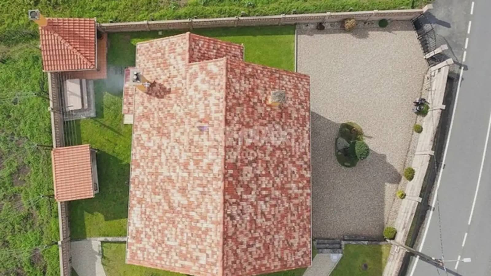 5 bedroom Villa for sale in Ponteareas with garage - € 425,000 (Ref: 9745842)