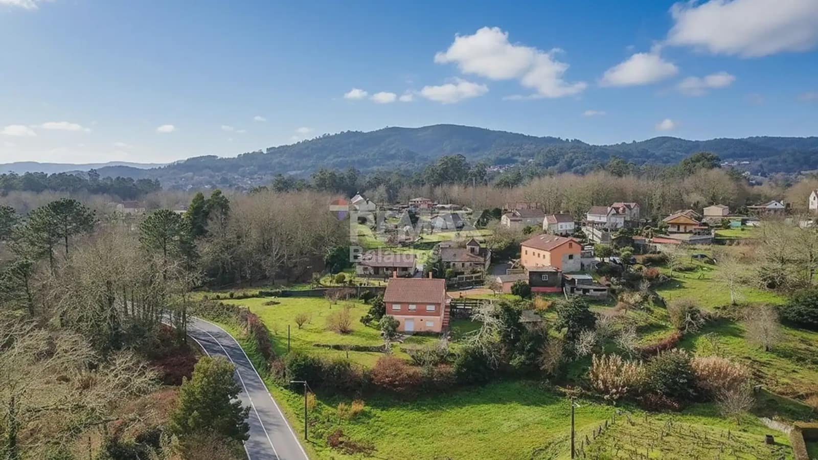 5 bedroom Villa for sale in Ponteareas with garage - € 425,000 (Ref: 9745842)