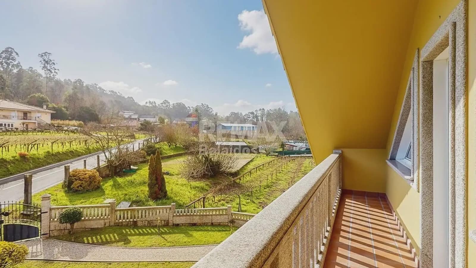 5 bedroom Villa for sale in Ponteareas with garage - € 425,000 (Ref: 9745842)