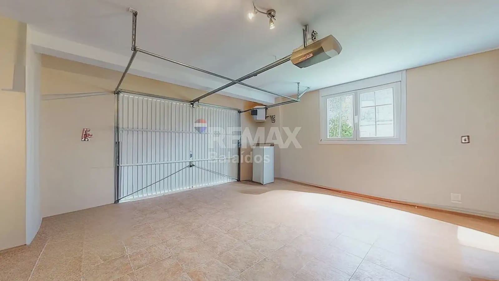 5 bedroom Villa for sale in Ponteareas with garage - € 425,000 (Ref: 9745842)