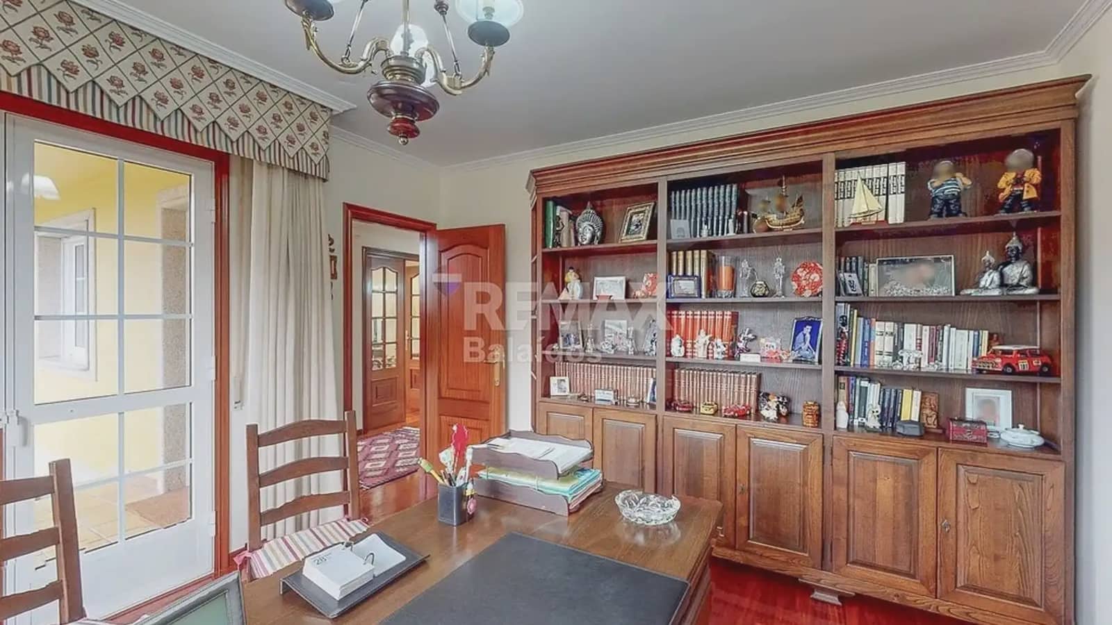 5 bedroom Villa for sale in Ponteareas with garage - € 425,000 (Ref: 9745842)