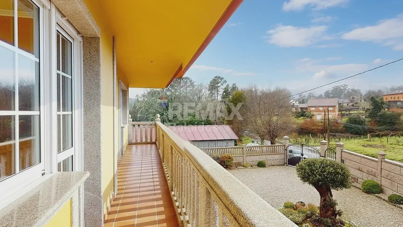 5 bedroom Villa for sale in Ponteareas with garage - € 425,000 (Ref: 9745842)