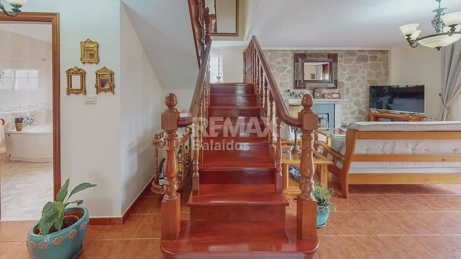 5 bedroom Villa for sale in Ponteareas with garage - € 425,000 (Ref: 9745842)