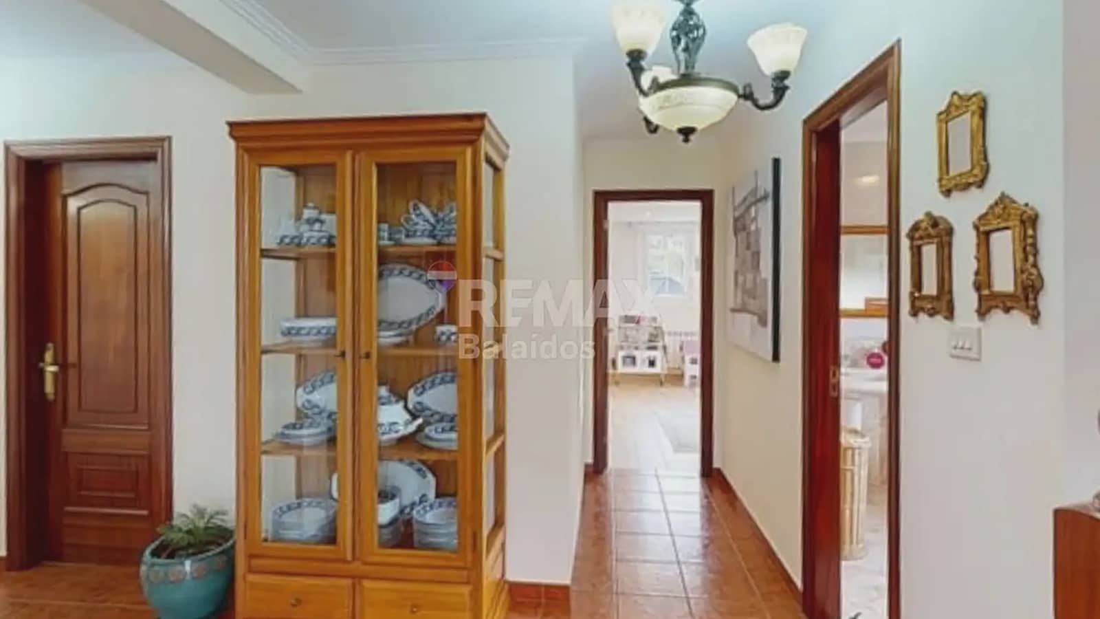 5 bedroom Villa for sale in Ponteareas with garage - € 425,000 (Ref: 9745842)
