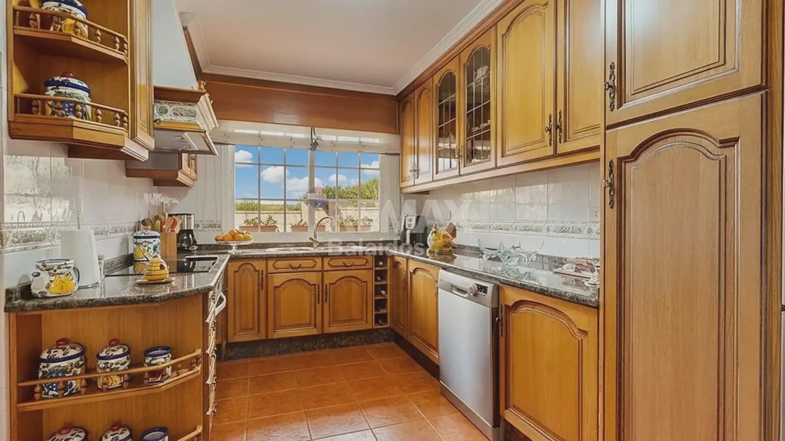 5 bedroom Villa for sale in Ponteareas with garage - € 425,000 (Ref: 9745842)