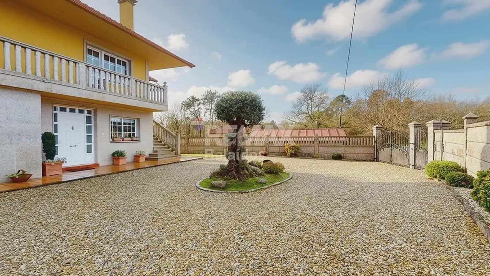 5 bedroom Villa for sale in Ponteareas with garage - € 425,000 (Ref: 9745842)