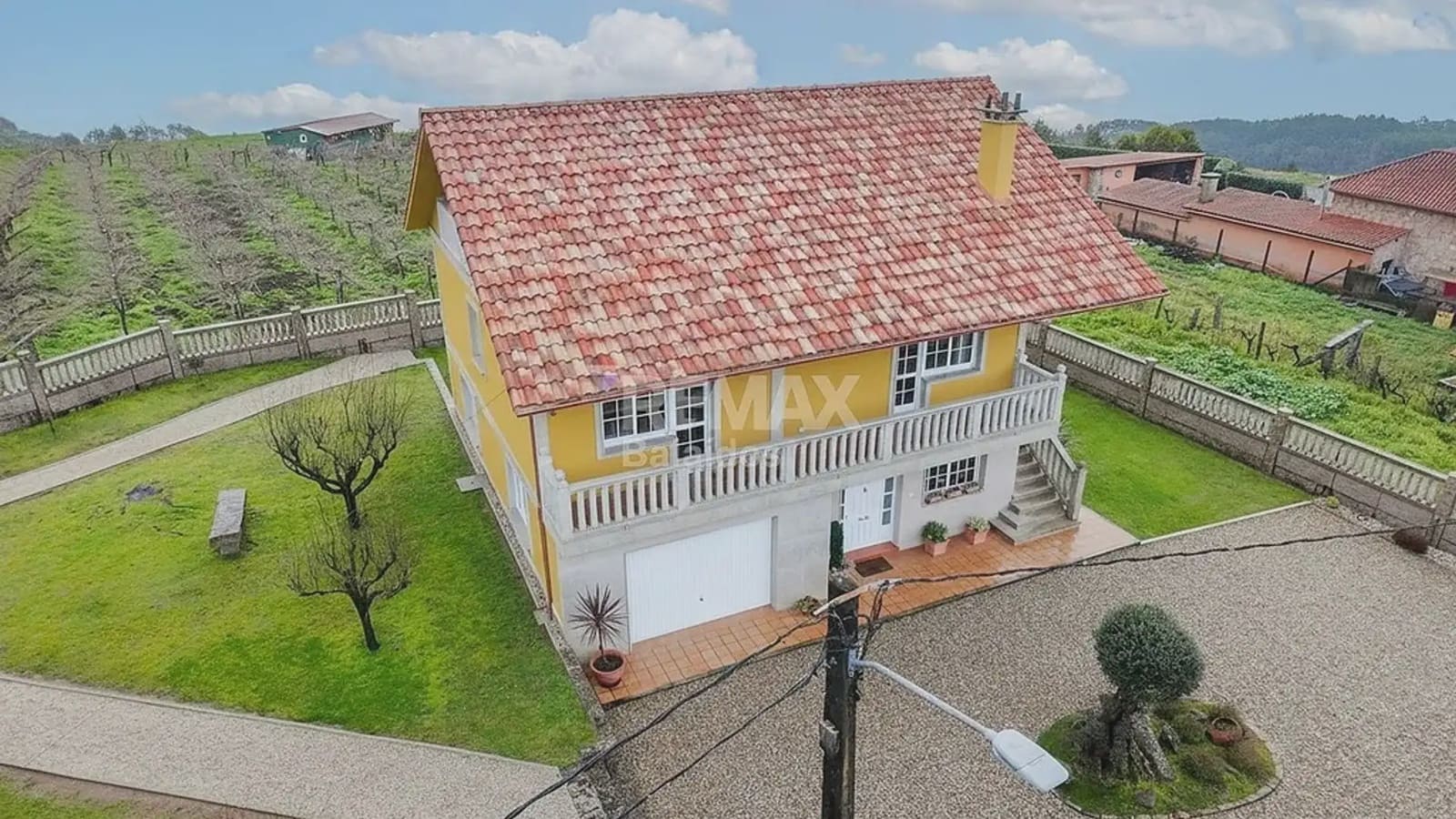 5 bedroom Villa for sale in Ponteareas with garage - € 425,000 (Ref: 9745842)