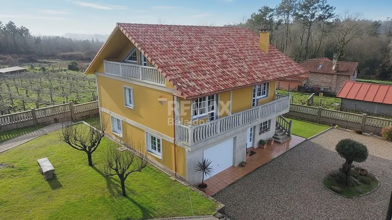 5 bedroom Villa for sale in Ponteareas with garage - € 425,000 (Ref: 9745842)