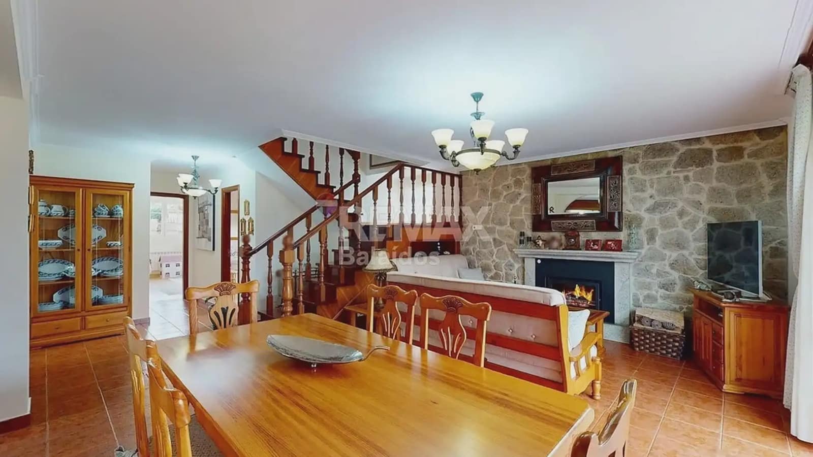 5 bedroom Villa for sale in Ponteareas with garage - € 425,000 (Ref: 9745842)