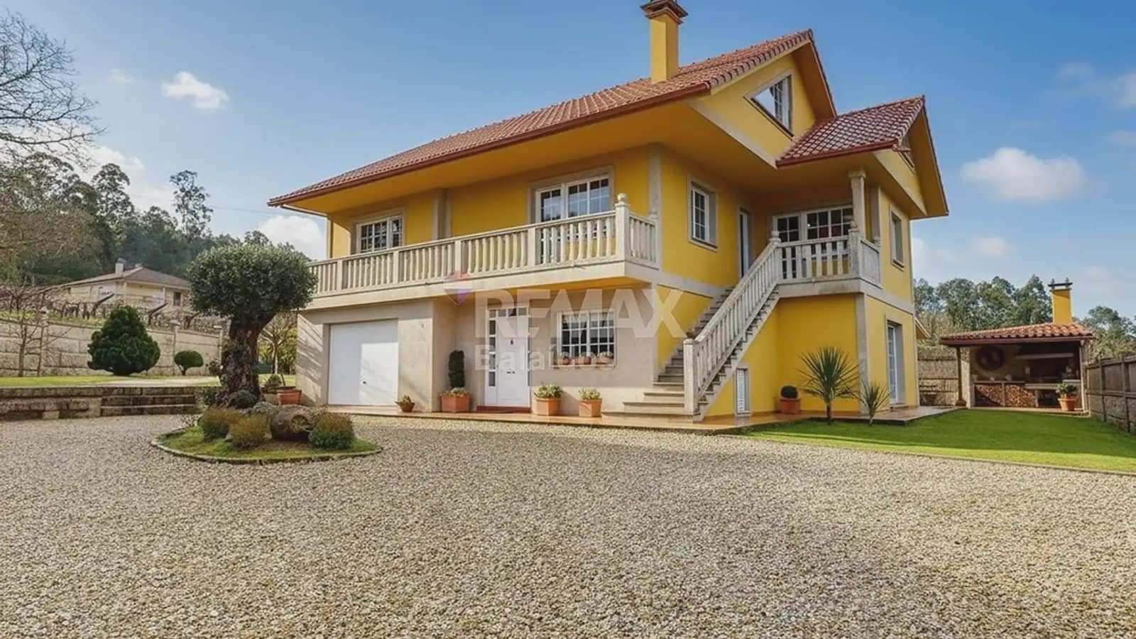 5 bedroom Villa for sale in Ponteareas with garage - € 425,000 (Ref: 9745842)