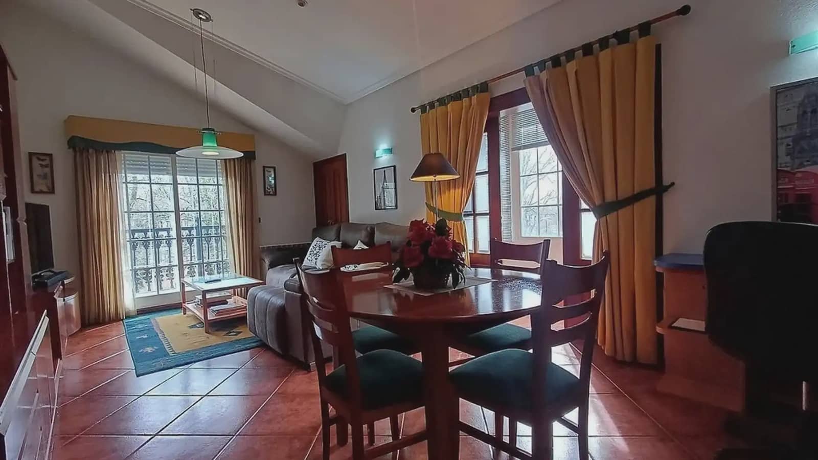 Ático de 2 habitaciones en A Cañiza en venta - 99.000 € (Ref: 9745844)