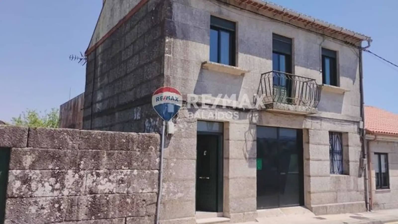 3 bedroom Semi-detached Villa for sale in Tui with garage - € 250,000 (Ref: 9745906)