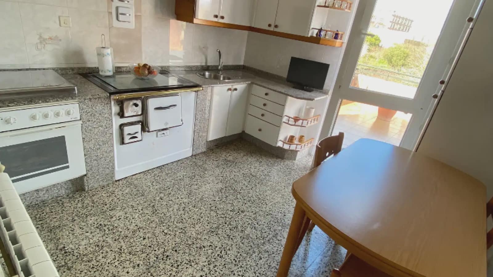 3 bedroom Semi-detached Villa for sale in Tui with garage - € 250,000 (Ref: 9745906)