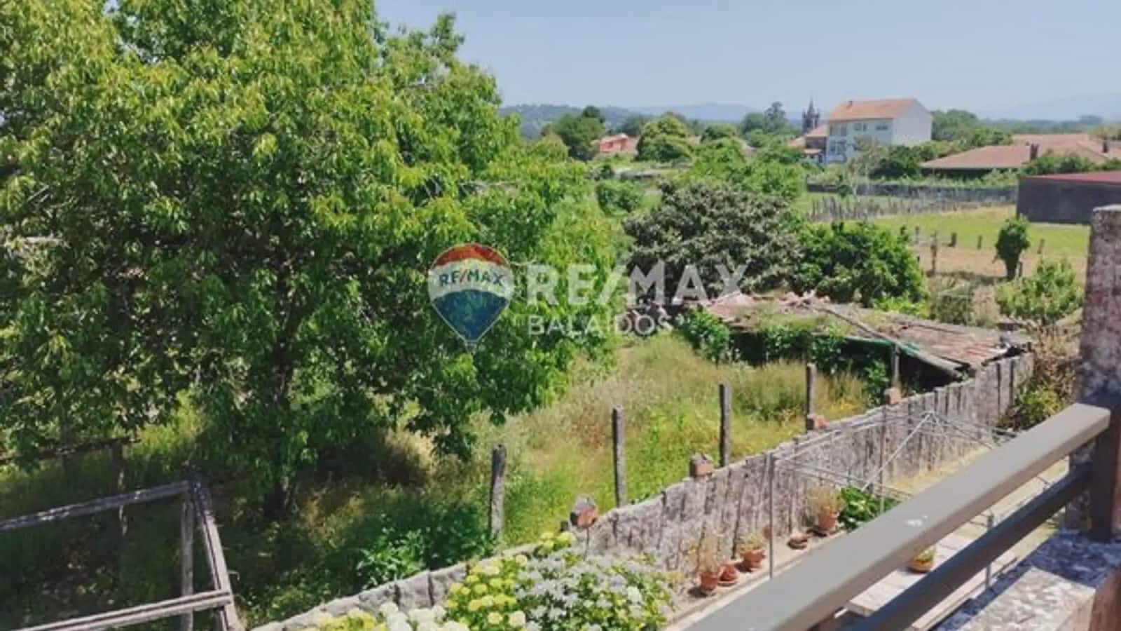 3 bedroom Semi-detached Villa for sale in Tui with garage - € 250,000 (Ref: 9745906)