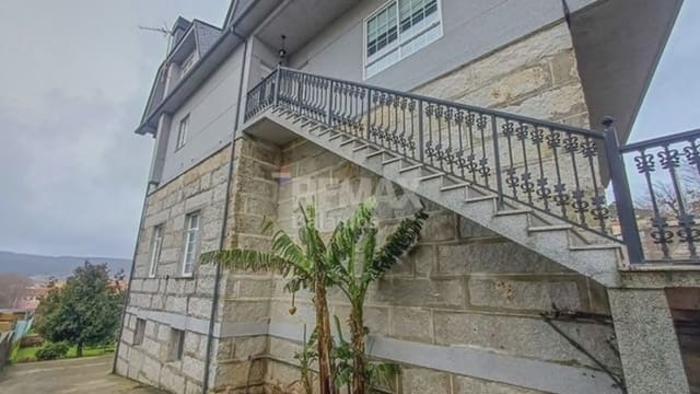 Negocio de 9 habitaciones en A Cañiza en venta - 449.000 € (Ref: 9745909)