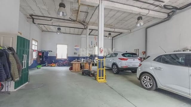 Negocio de 9 habitaciones en A Cañiza en venta - 449.000 € (Ref: 9745909)