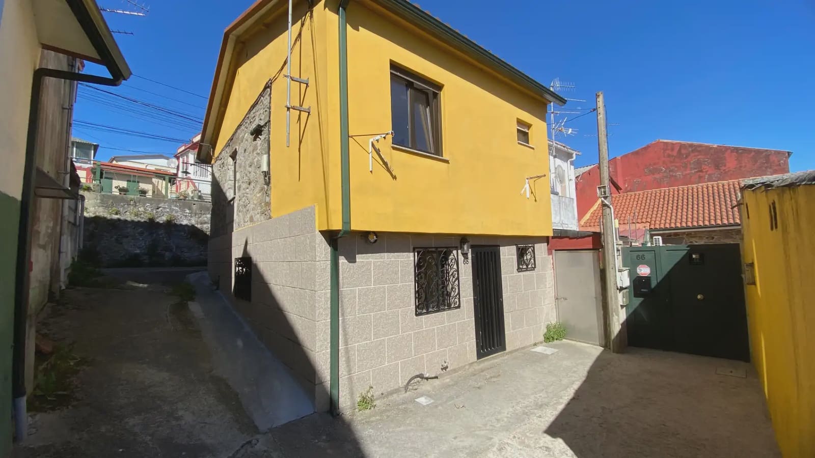 3 bedroom Townhouse for sale in Vigo - € 160,000 (Ref: 9745910)