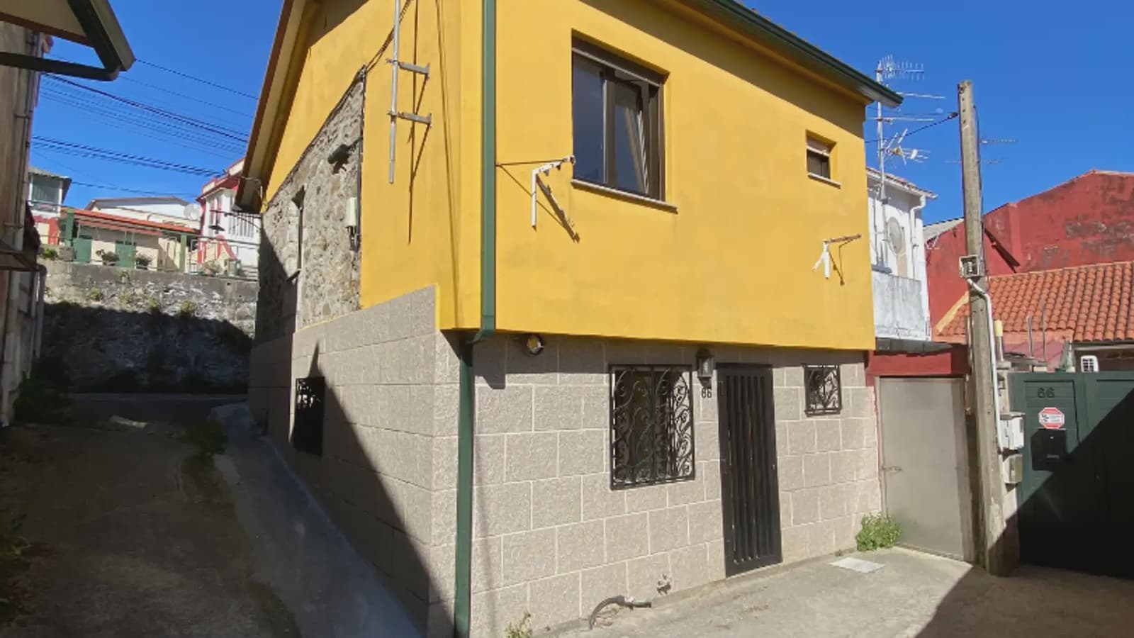 3 bedroom Townhouse for sale in Vigo - € 160,000 (Ref: 9745910)