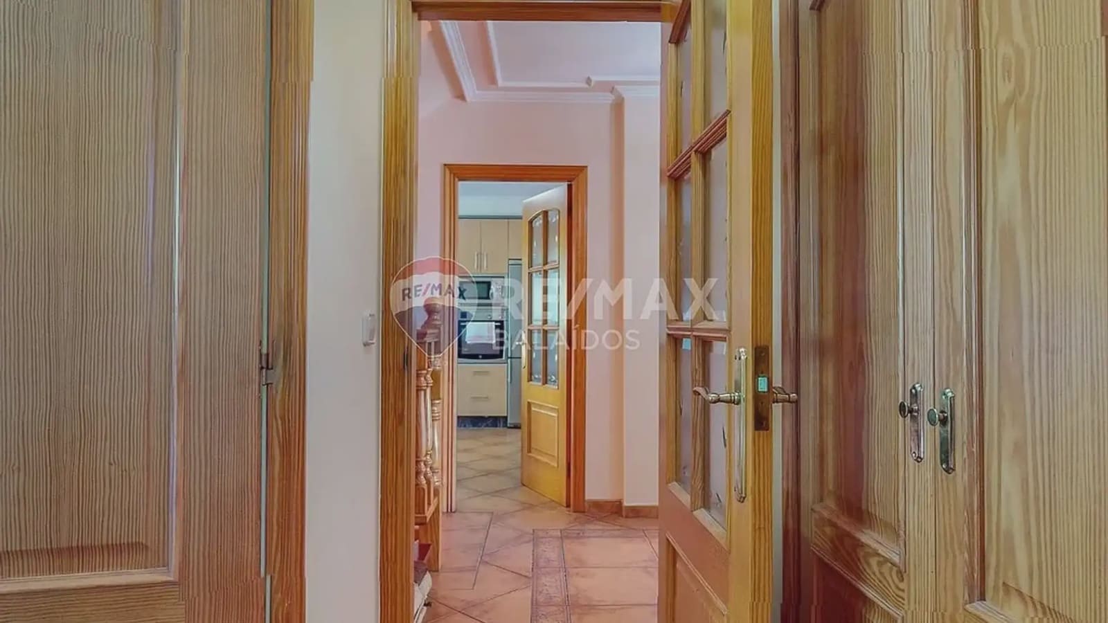 4 Zimmer Villa zu verkaufen in Gondomar mit Pool Garage - 485.000 € (Ref: 9746723)