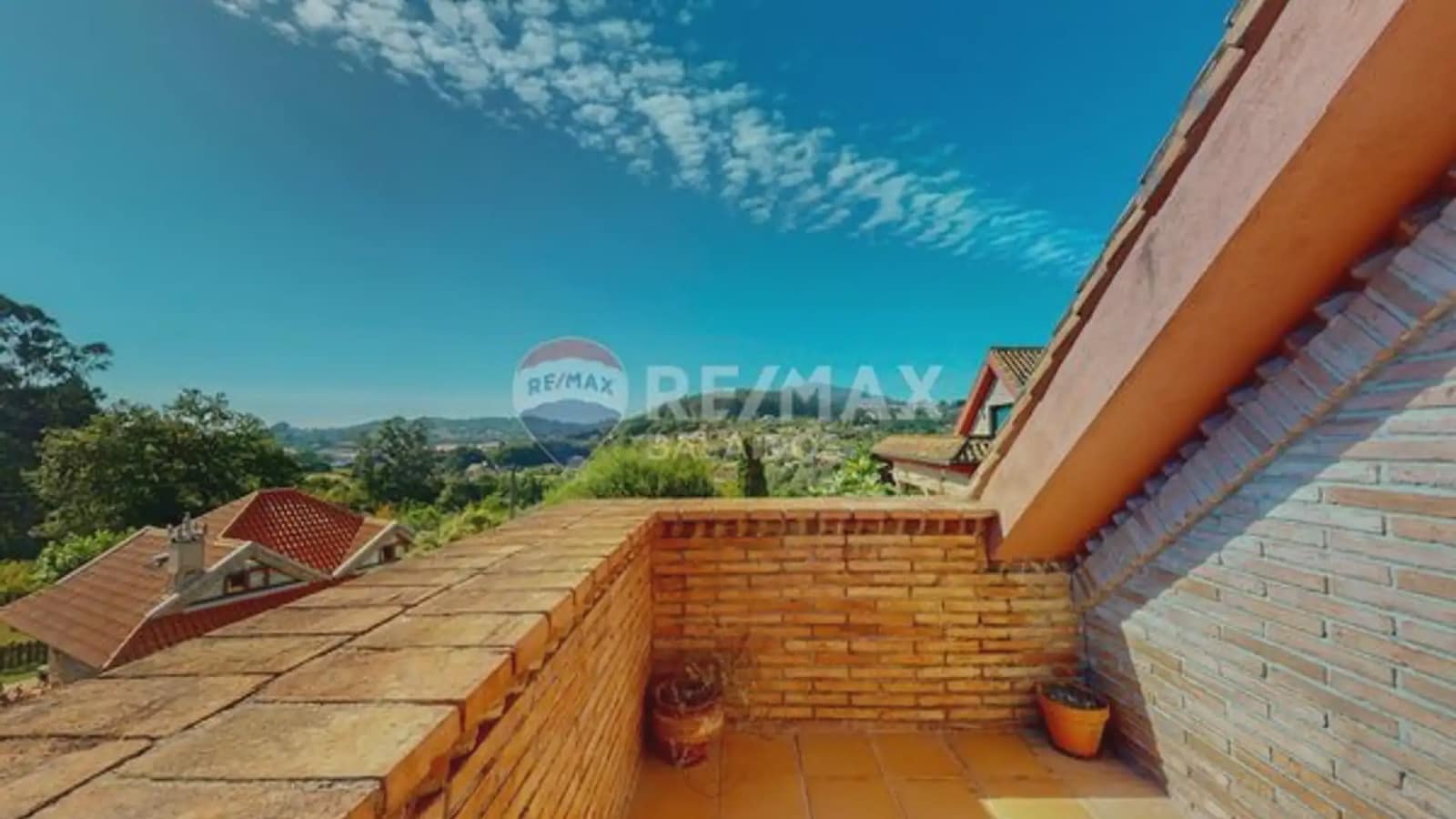 4 Zimmer Villa zu verkaufen in Gondomar mit Pool Garage - 485.000 € (Ref: 9746723)