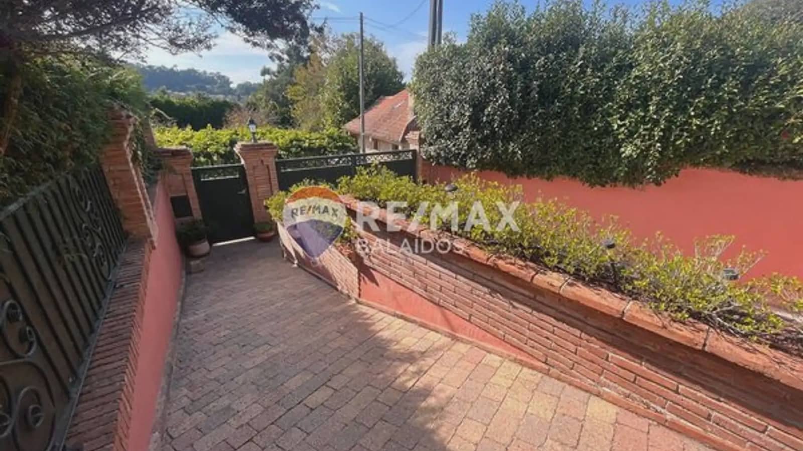 4 Zimmer Villa zu verkaufen in Gondomar mit Pool Garage - 485.000 € (Ref: 9746723)