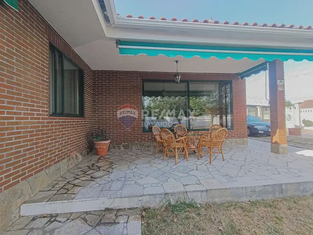 5 sovrum Finca/Hus på landet till salu i Tomino med pool garage - 348 000 € (Ref: 9762251)