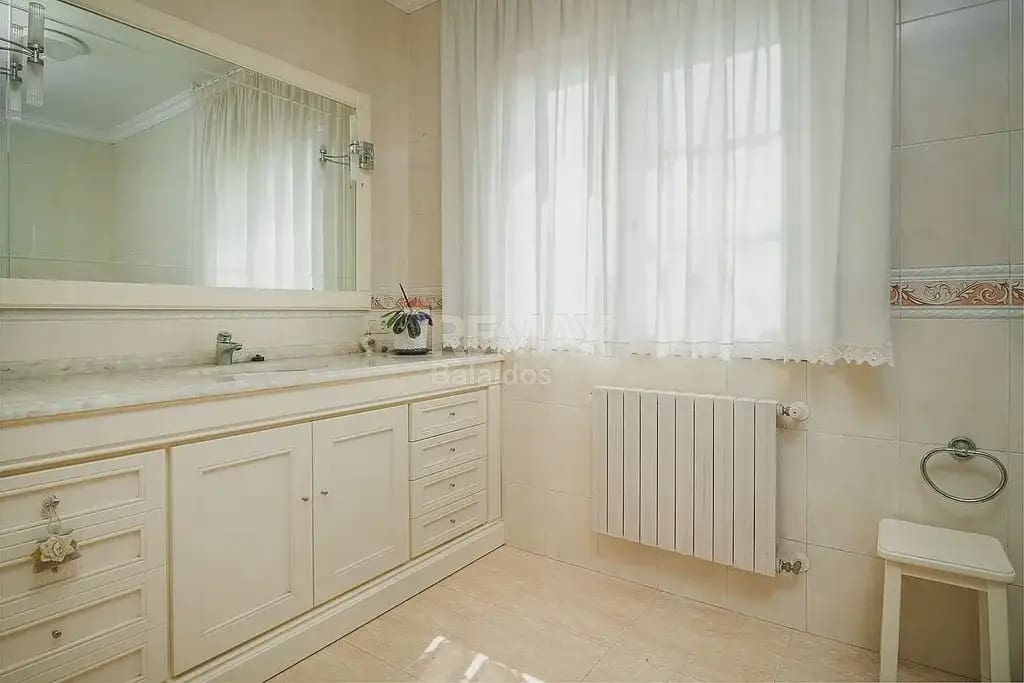 7 slaapkamer Villa te koop in A Pobra do Caraminal met garage - € 340.000 (Ref: 9762297)