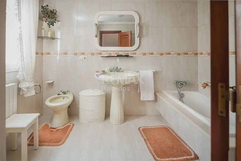 7 slaapkamer Villa te koop in A Pobra do Caraminal met garage - € 340.000 (Ref: 9762297)