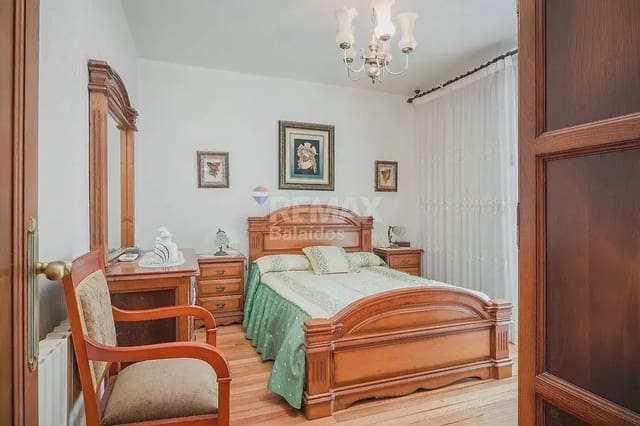 7 slaapkamer Villa te koop in A Pobra do Caramiñal met garage - € 340.000 (Ref: 9762297)